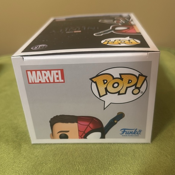 Funko Pop! Peter Parker/Iron Spider (The Infinity Saga) - Picture 7 of 8